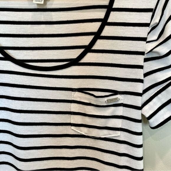 Guess Black and White Scoop Neck Shirt - Size: Medium - Picture 4 of 7